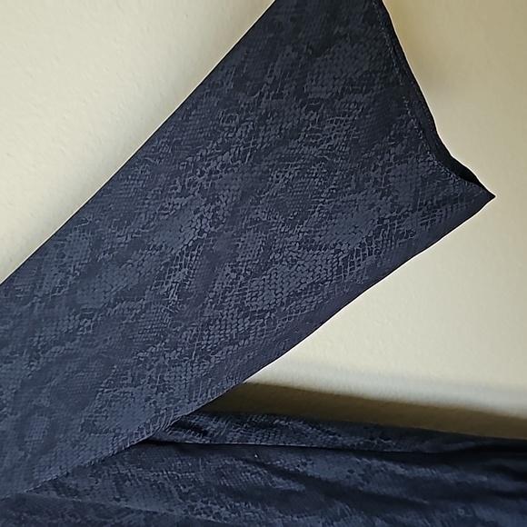 BCBGeneration Mobwife Shift snakeskin dress medium - Picture 4 of 8